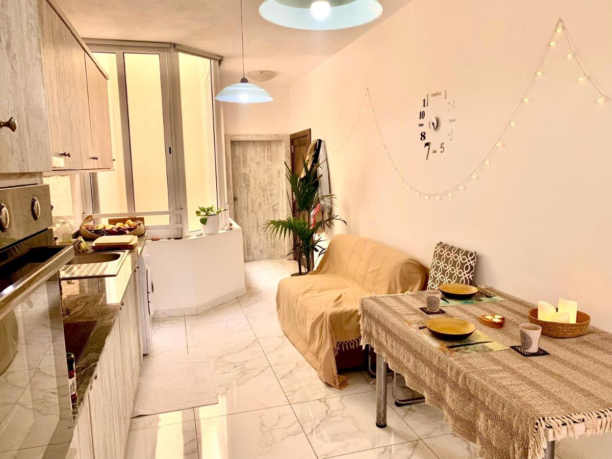 Private Bedroom With Balcony In A Shared Apartment At The Bay Of Xlendi Exterior photo
