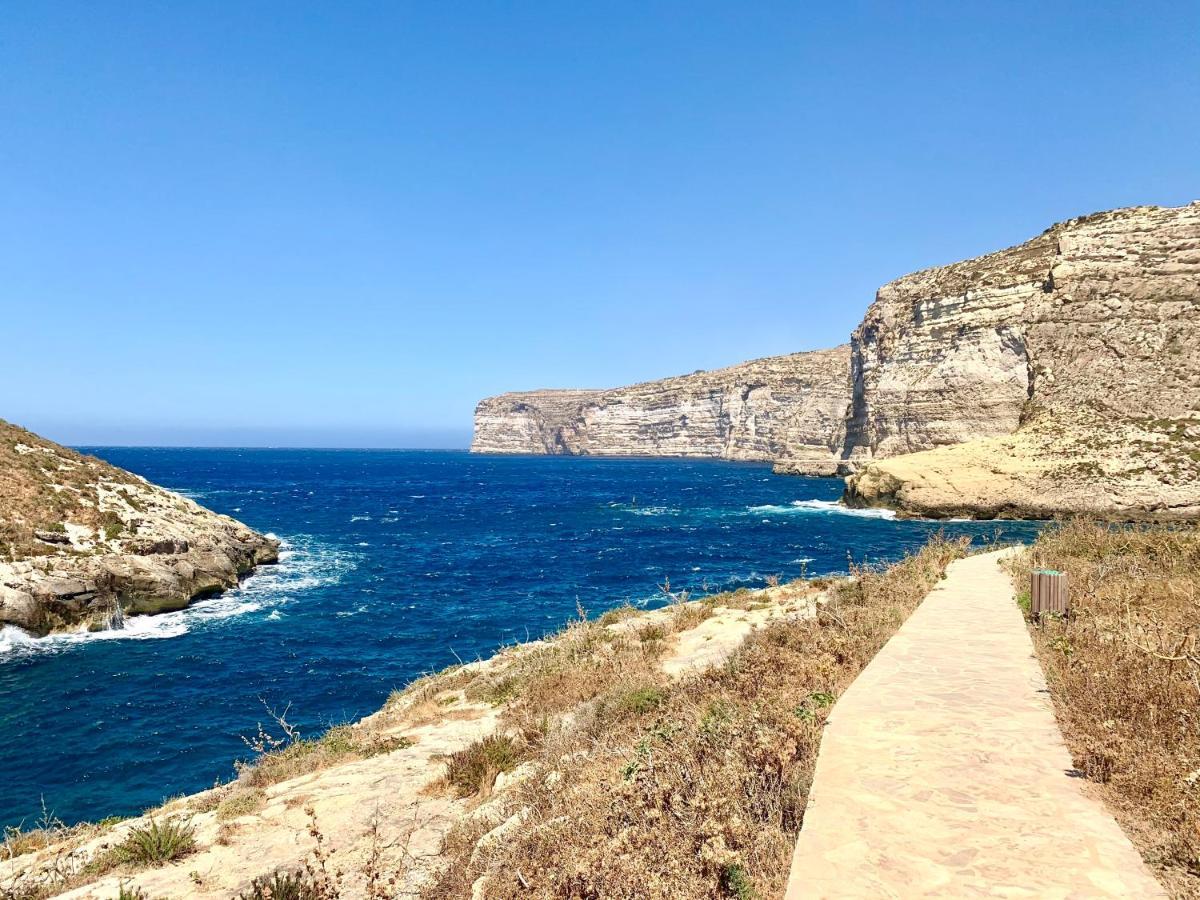 Private Bedroom With Balcony In A Shared Apartment At The Bay Of Xlendi Exterior photo